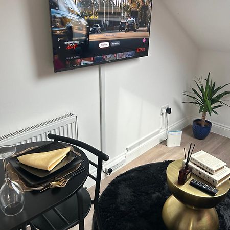 Qties Luxury Home Londen Buitenkant foto