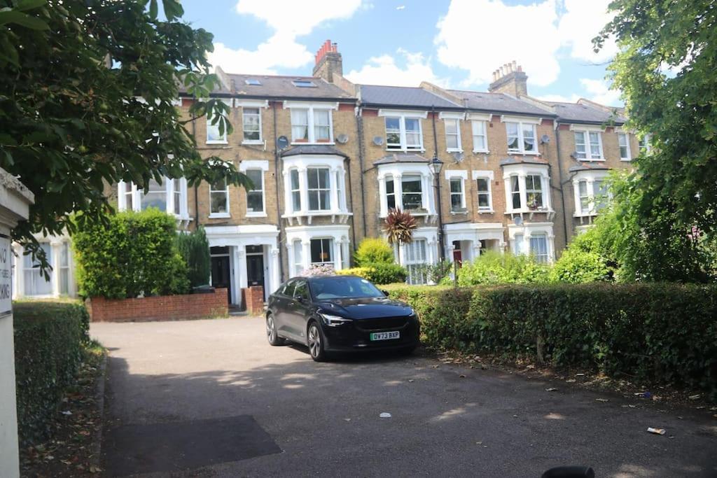 Qties Luxury Home Londen Buitenkant foto