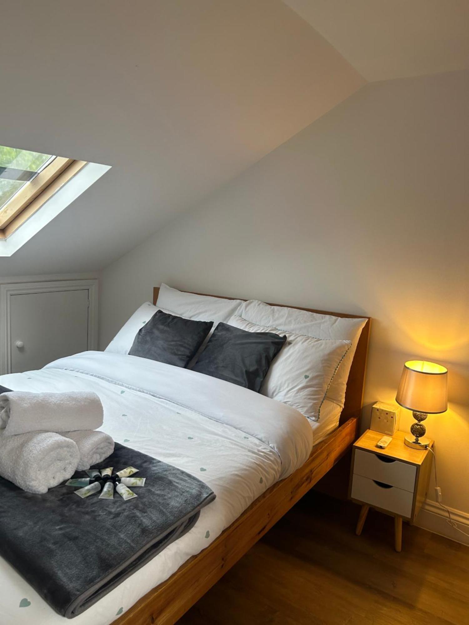 Qties Luxury Home Londen Buitenkant foto