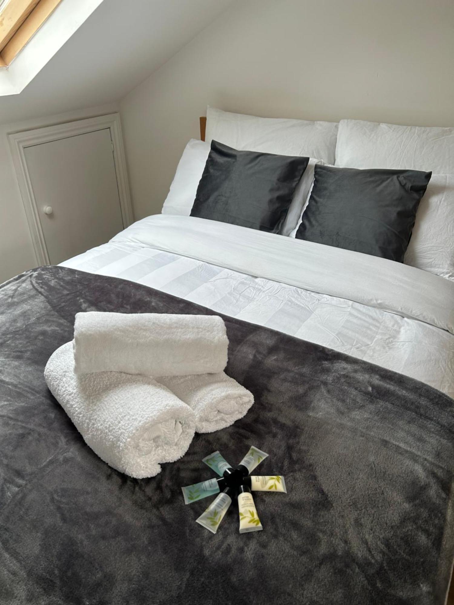 Qties Luxury Home Londen Buitenkant foto